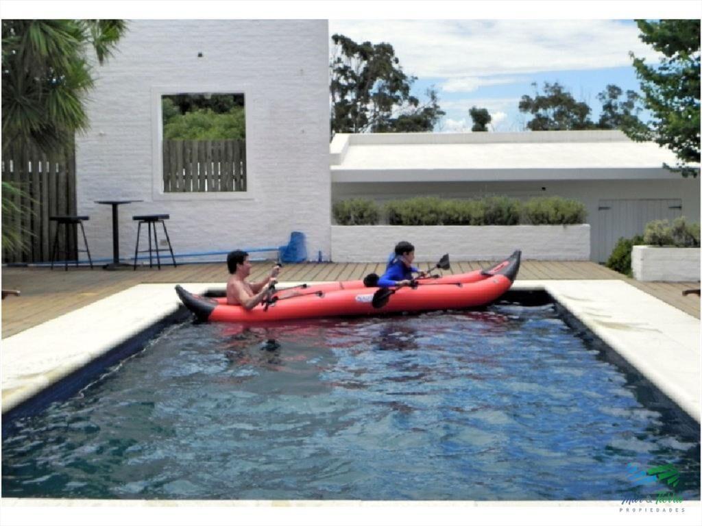 En venta casa 4 dormitorios con piscina, la Punta