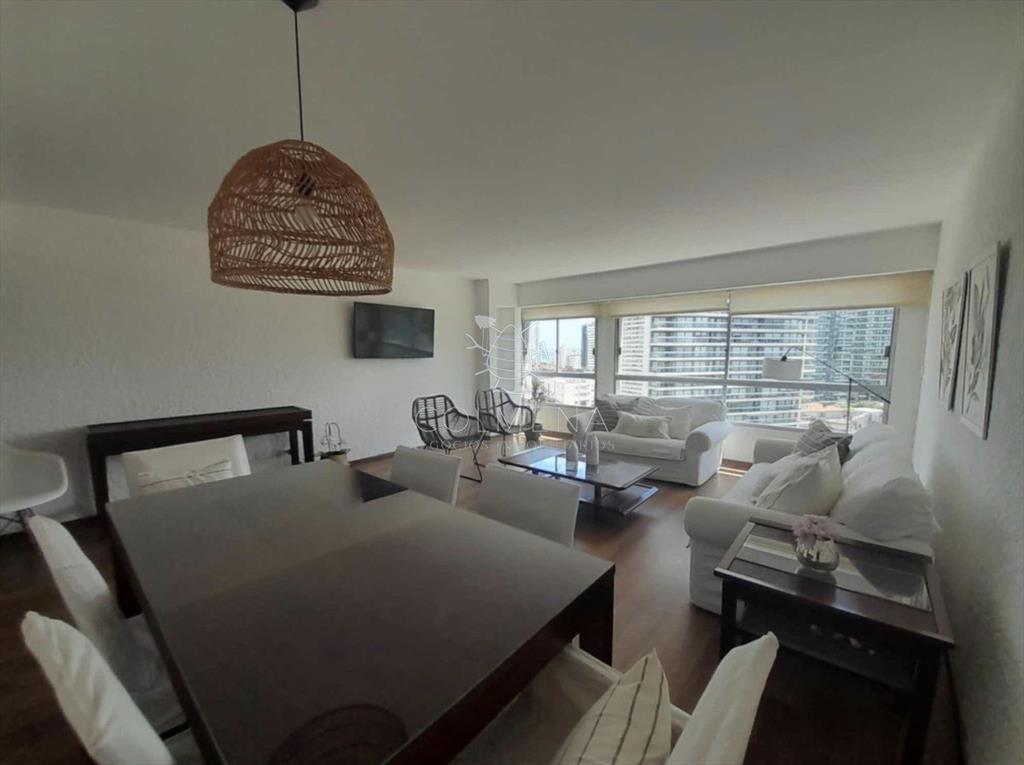 Apartamento en playa brava.