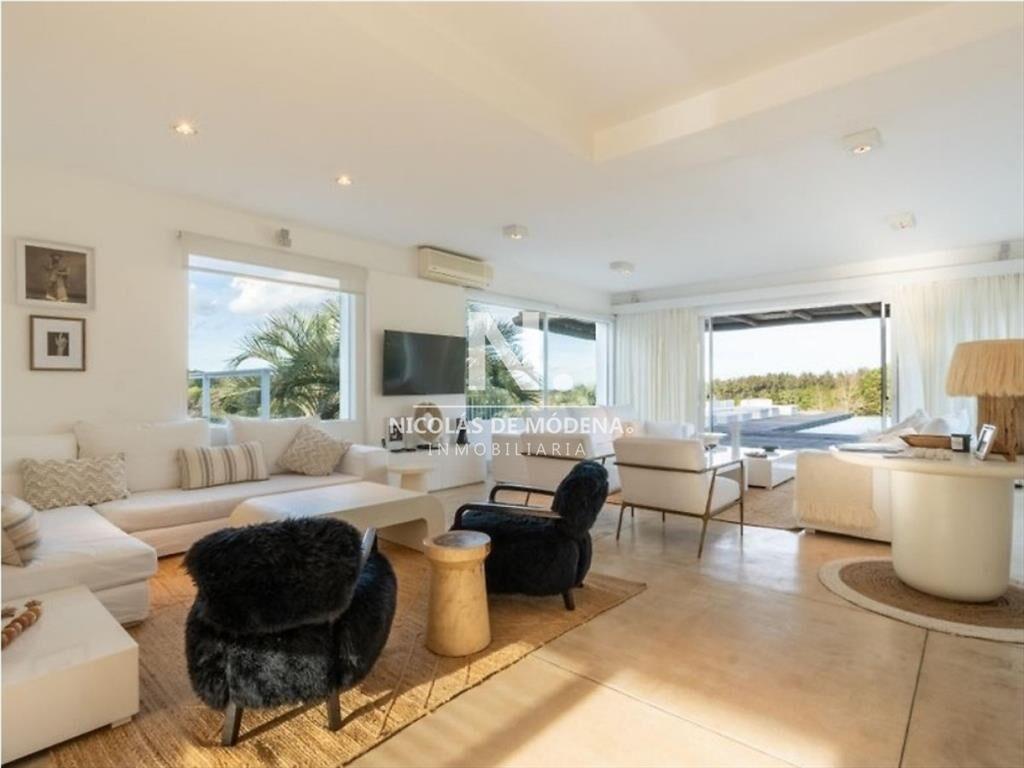 Vende chacra de 4 dormitorios en Punta del Este