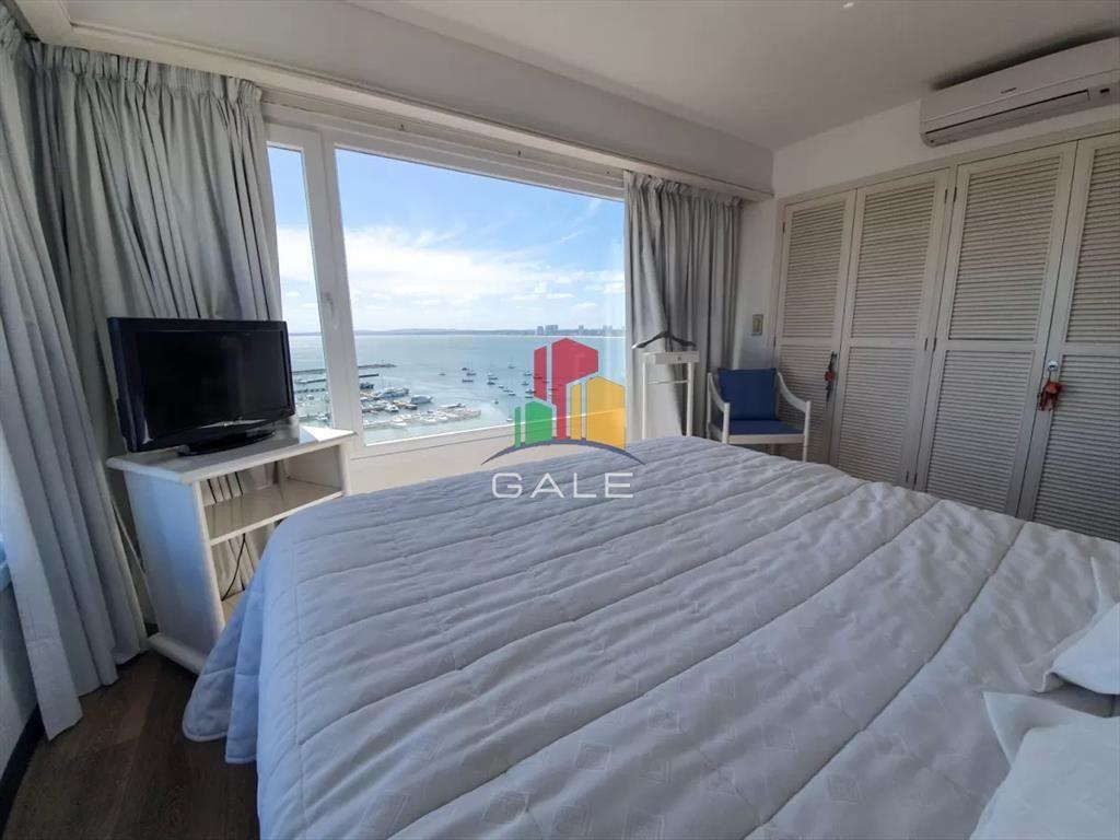Departamento de 3 dormitorios + dep. en venta en