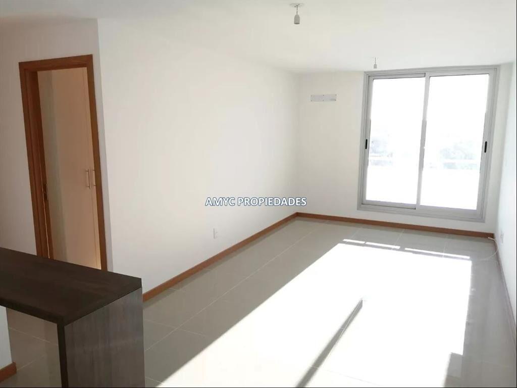 OPORTUNIDAD UNICA APARTAMENTO DE 1 DORMITORIO Y 4 COCHERAS
