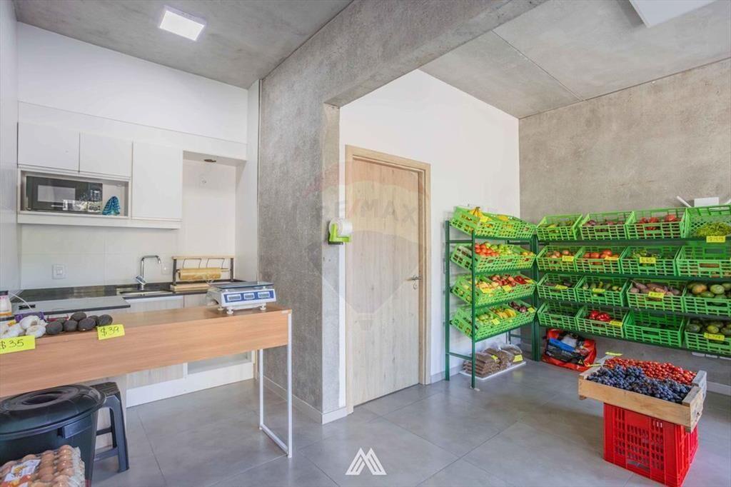 VENTA LOCAL C/RENTA TRES CRUCES