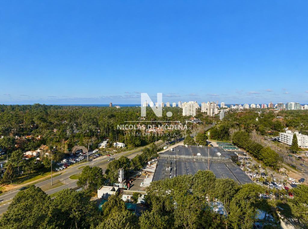 Apartamento de 4 dormitorios en venta en Center B