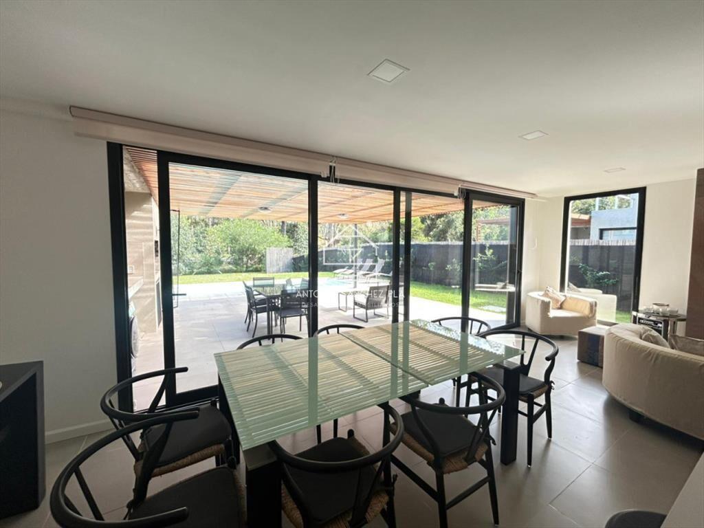 Venta casa cinco dormitorios Punta del este