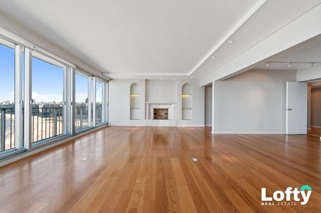 Apartamento en venta de 4 dormitorios 2 Garajes y Terraz...
