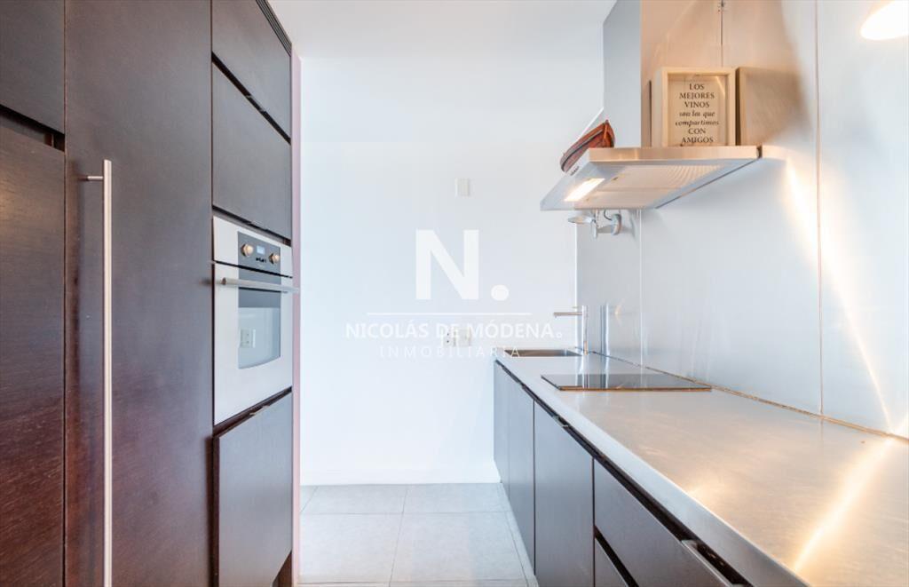 Vende apartamento con vista al mar de 2 dormitorios en Roos