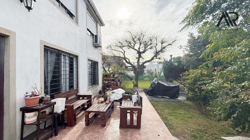 VENTA DOS CASAS CON RENTA 8% BRUTAUSD ISMO PADRON MALVÍN...