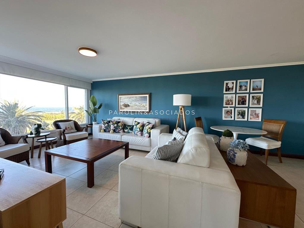 OPORTUNIDAD  de 4 Suites en Playa Brava, Punta