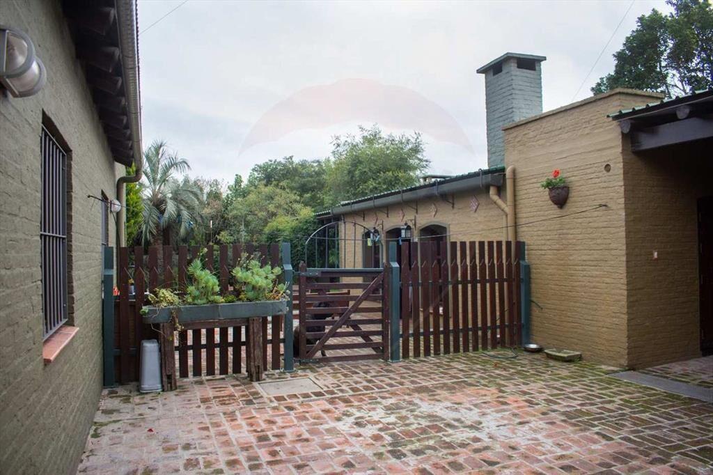 Venta de casa 3 dormitorios con piscina en Pando