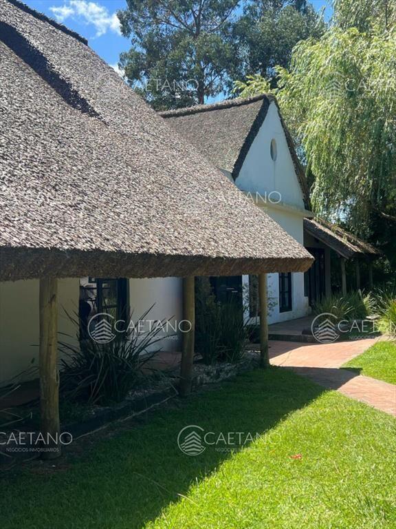 Amplia casa a la venta en Punta del Este de 6 dormitorios e