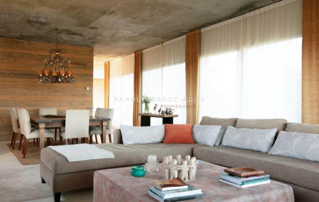 Casa en Venta de 4 Dormitorios en Village del