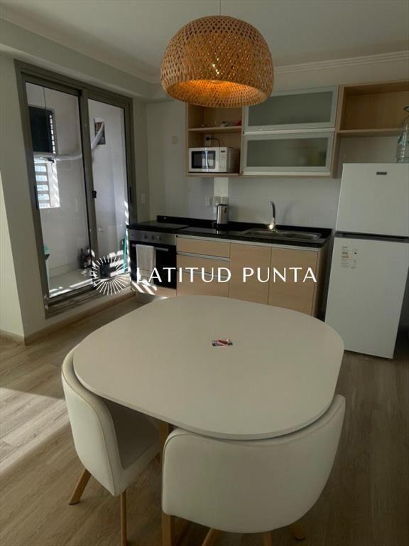 Apartamento en Roosevelt, 1 dormitorio, piso alto