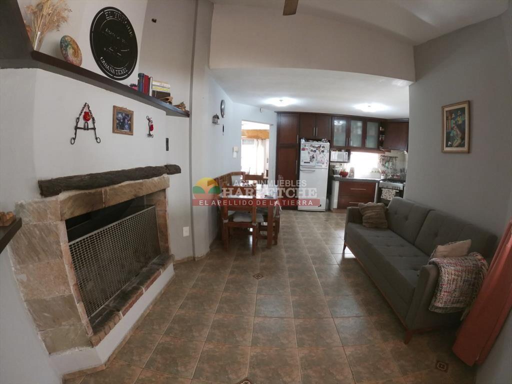 Chalet en Lezica de 3 dormitorios , 2 baños , garage , par