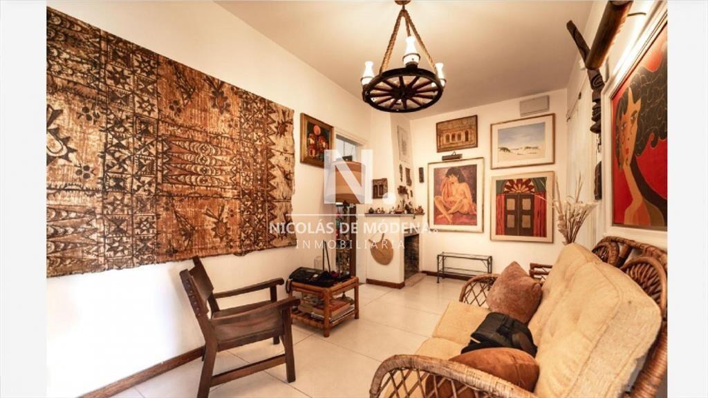 VENDE CASA DE 5 DORMITORIOS EN PLAYA MANSA, PUNTA