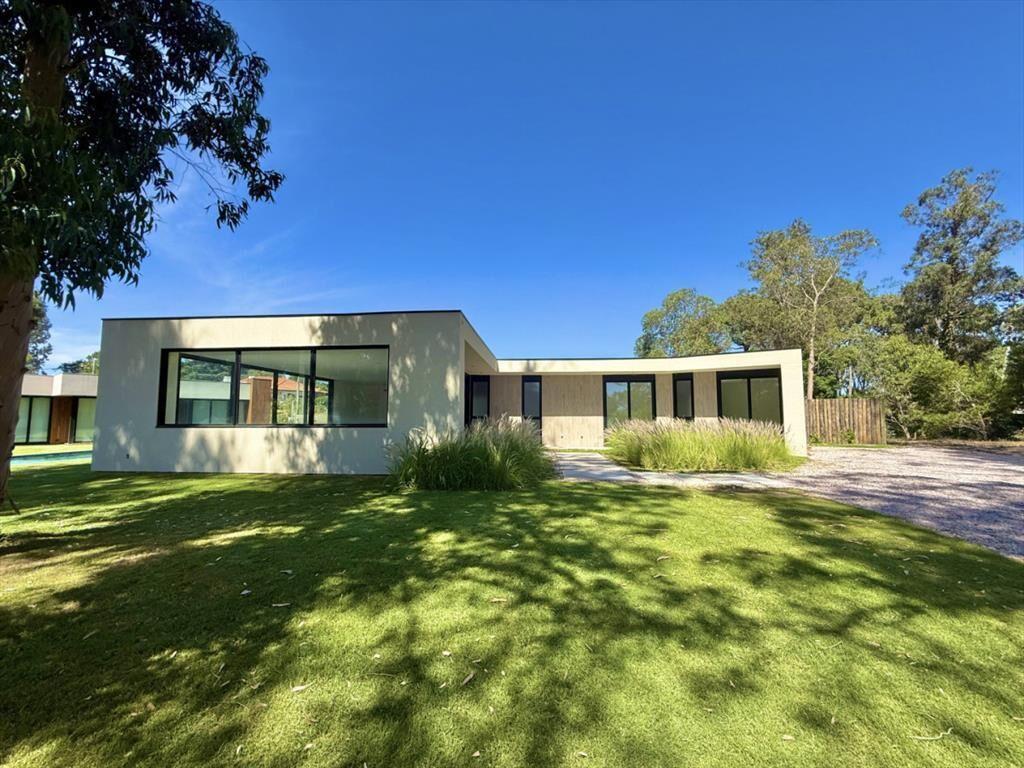 CASA EN VENTA ZONA LUGANO