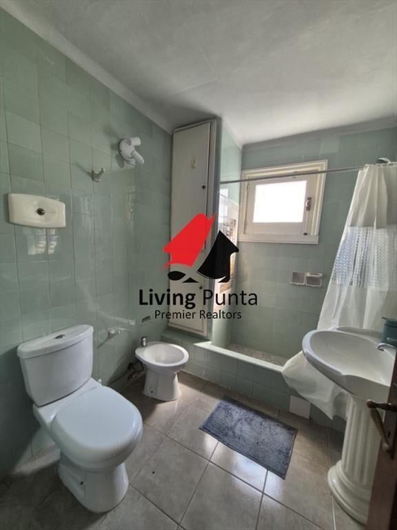 Casa de dos dormitorios en alquiler anual en del