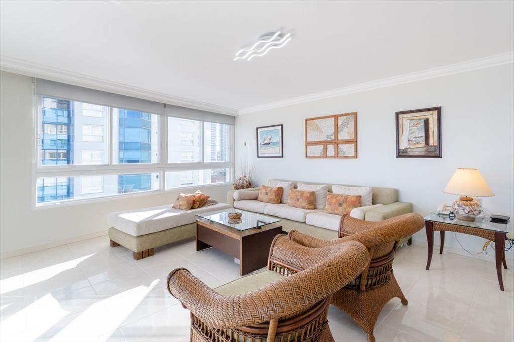 Apartamento frente al Mar - Tres Dormitorio Suite con Vista
