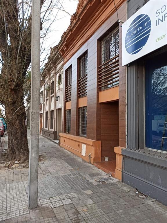 Venta monoambiente en miguelte y justicia con renta