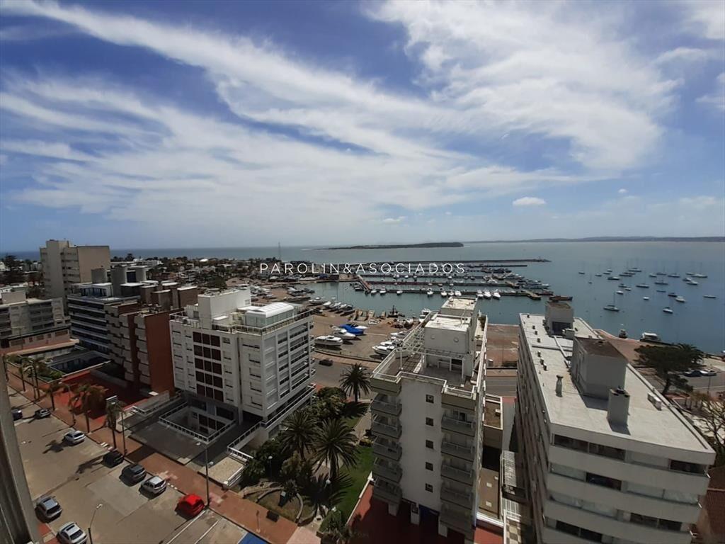 Inmejorable apartamento en venta en Bahía Palace, Punta de