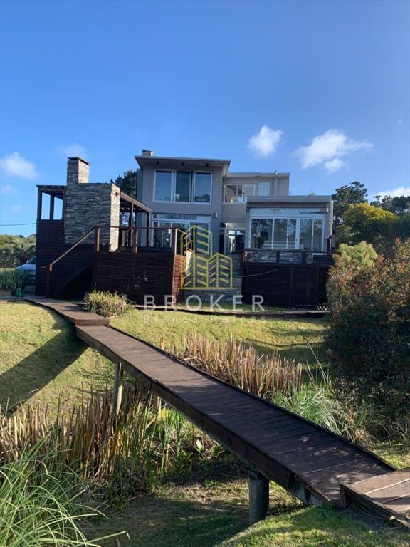 Casa en Venta 3 dormitorios con vista al mar en barrio priv