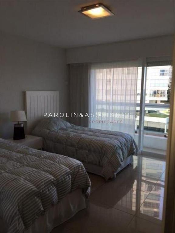Apartamento en venta de 3 dormitorios en torre