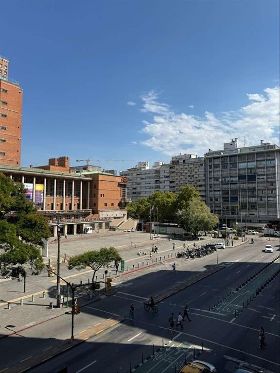 Exclusivo Apartamento Clásico en Av. 18 de Julio: Luminosid