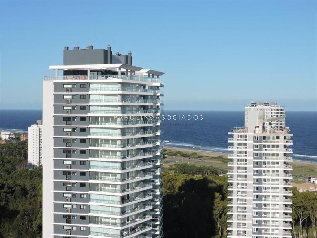 Apartamento de 3 dormitorios en Coral Tower, del