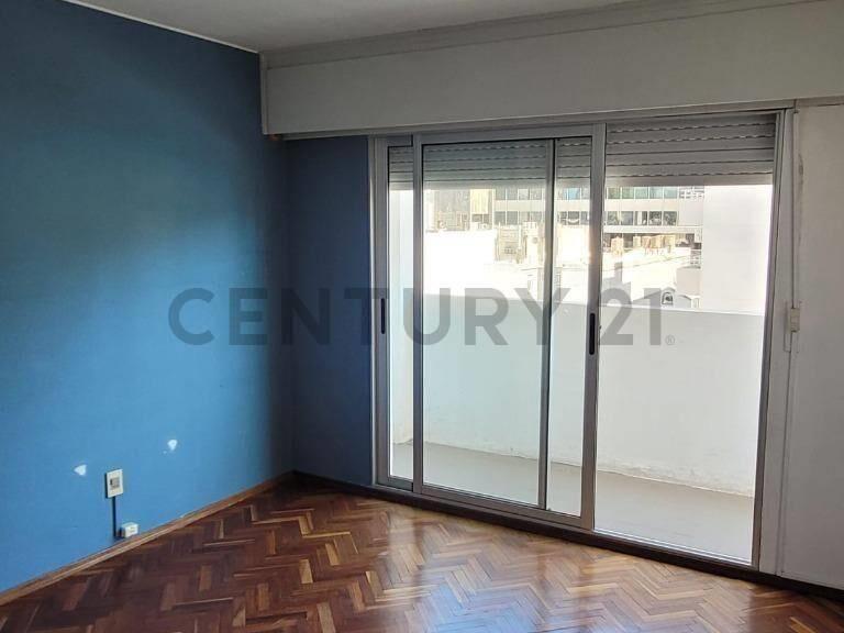 Espacioso, luminoso y ventilado apartamento 2D a 2 cuadra...
