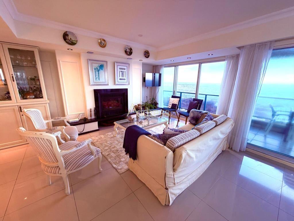 Apartamento en Peninsula, frente al mar, de 3
