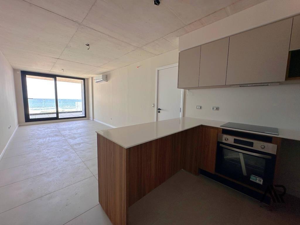 Apartamento en venta c/ cochera en Playa Brava