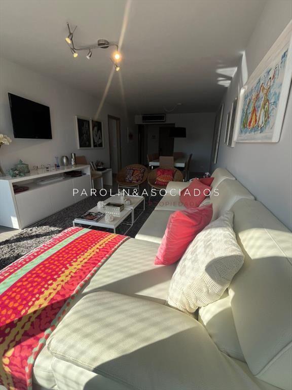 Luminoso apartamento en venta con vista al mar en