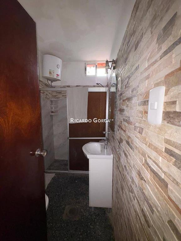 Venta Casa 3 dorm + Apto 1 dorm, cocheras y fondo c/parr...