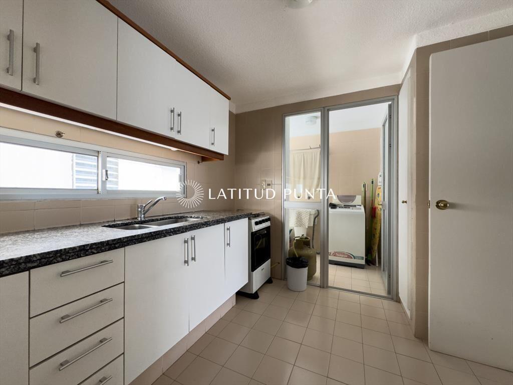 Apartamento en Brava, 2 dormitorios, piso alto