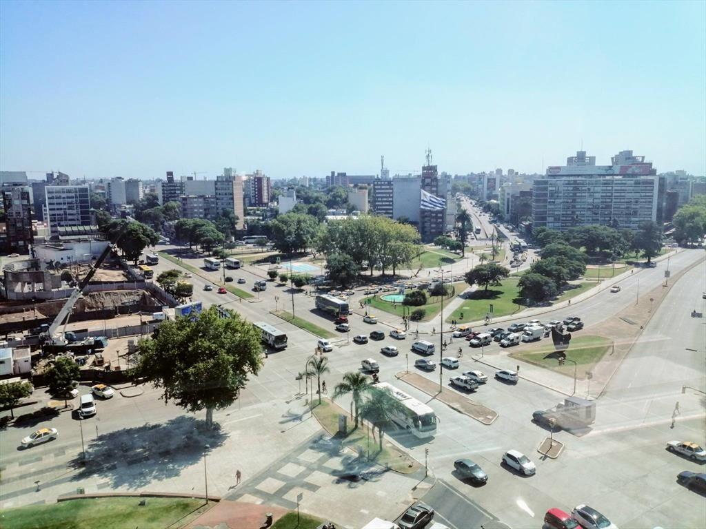 Venta de Apartamento en Tres Cruces CON RENTA!