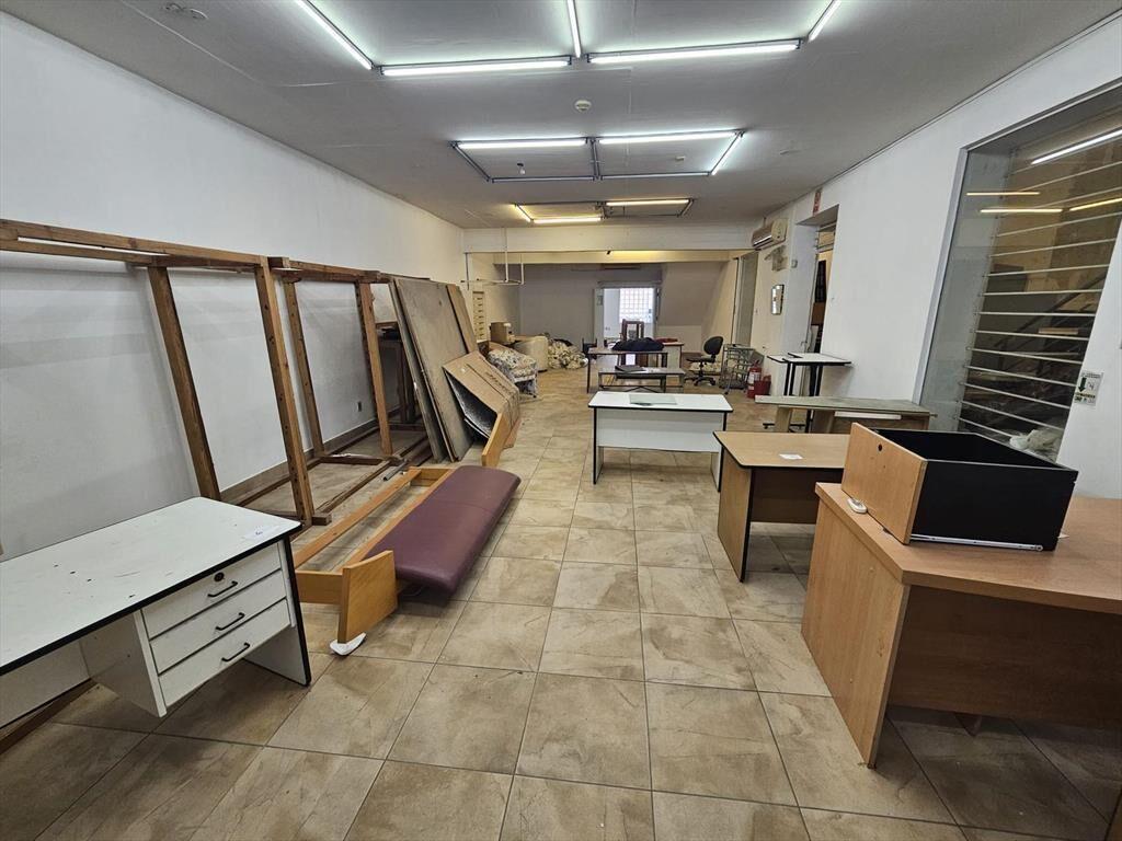 Paysandu y Vazquez, entrada camionetas, 3 plantas, 531 m2 !