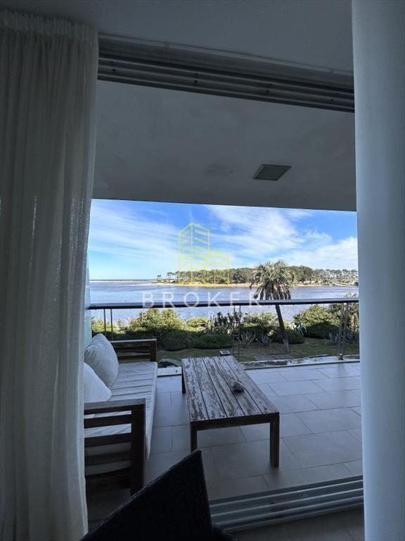 Venta de espectacular apartamento de 3 dorm. en .