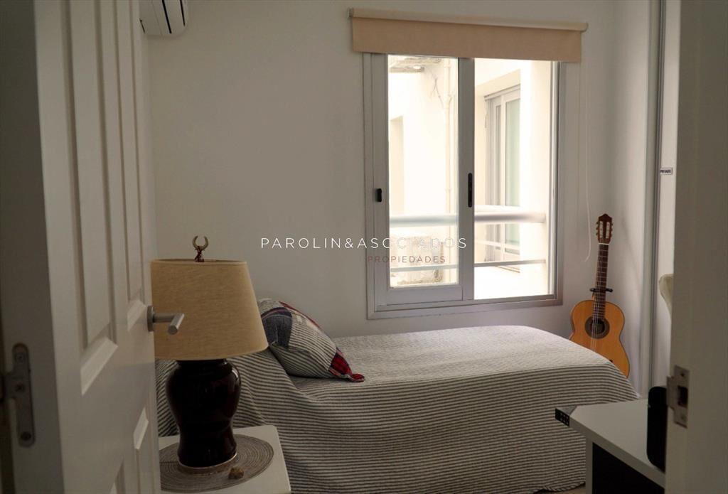 Apartamento de 3 dormitorios en venta en la Punta
