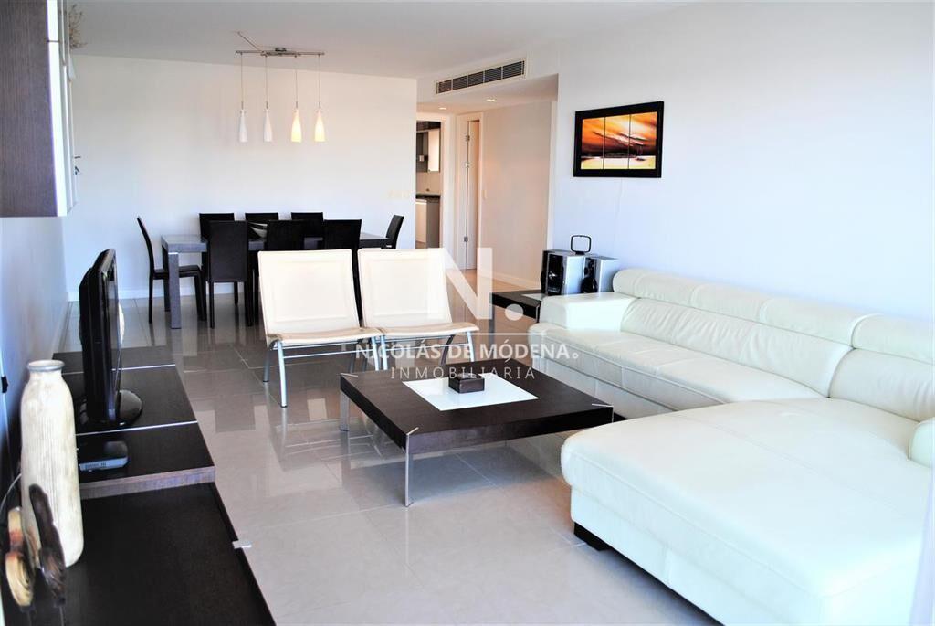 Departamento en prestigiosa torre de Punta del