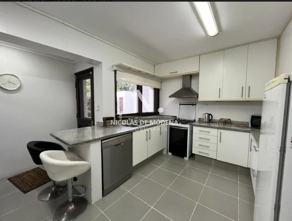 Casa en venta en 5 dormitorios en venta en Lugano