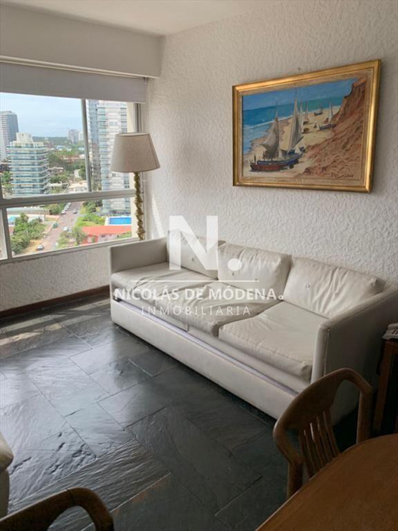 Apartamento de 1 dormitorio ubicado en un en de