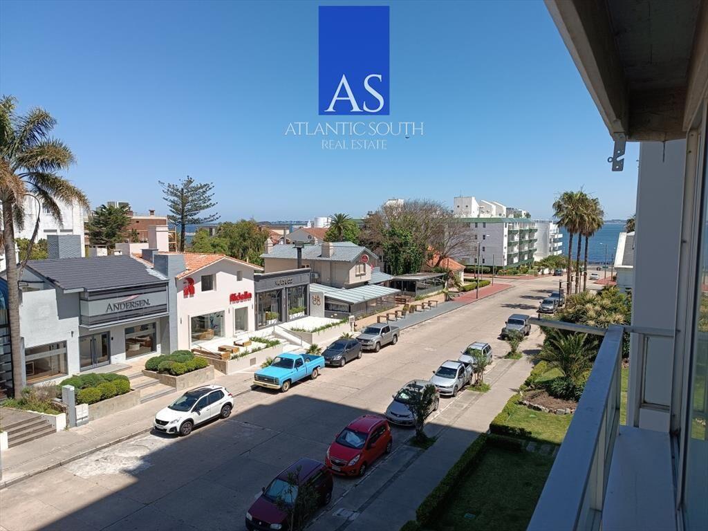 Apartamento 2 dormitorios + dependencia con en