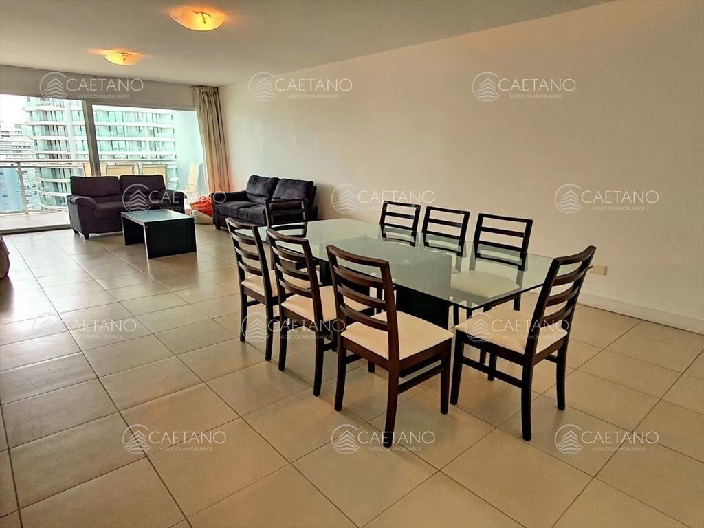 Venta apartamento 3 dormitorios piso alto Punta