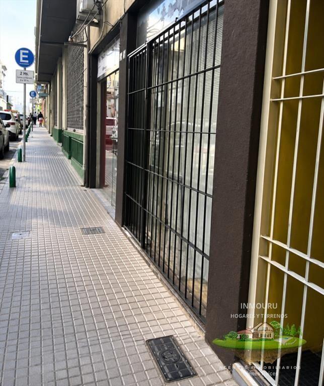 Local en Venta proximo a 18 de Julio, acepta Permuta