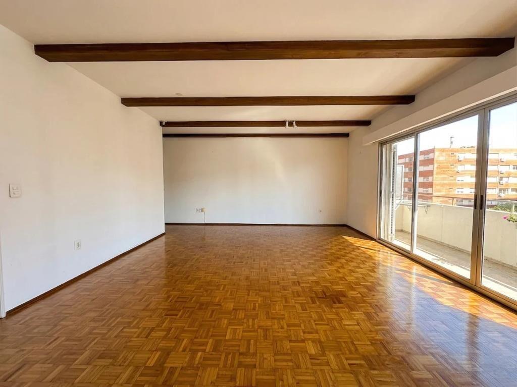 Alquiler apartamento de 4 dormitorios y garaje en Pocitos