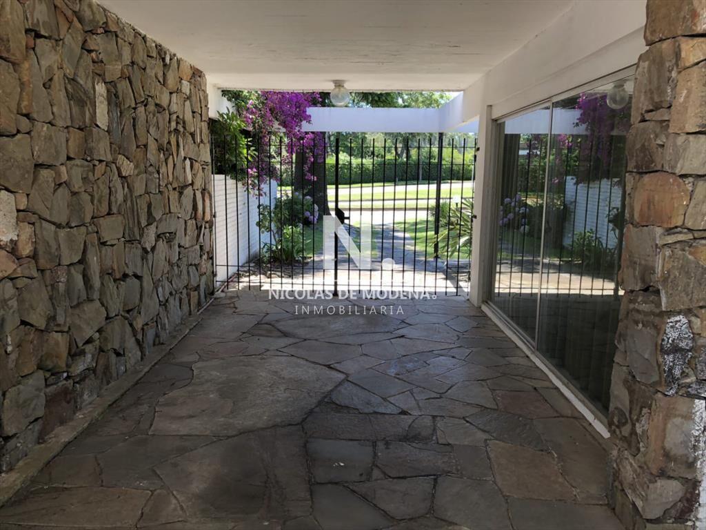 Alquila chalet de 4 dormitorios En zona residencial a metro