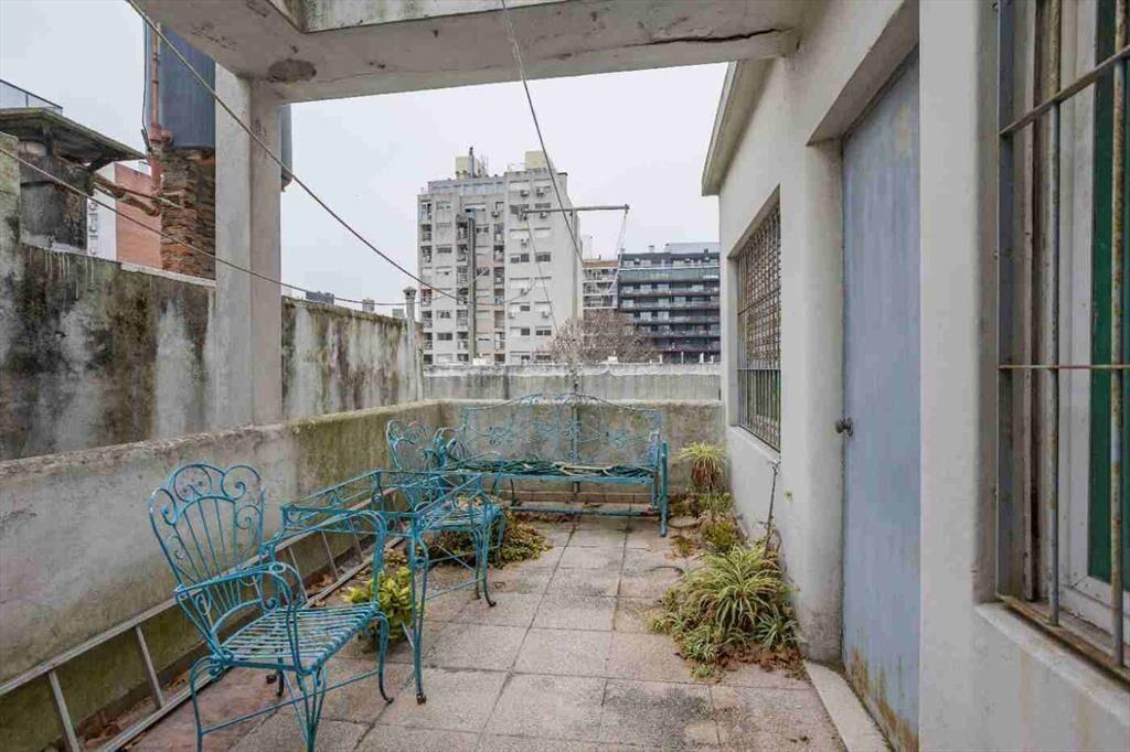 Venta PU Casa y Apto en Pocitos con garaje y fondo