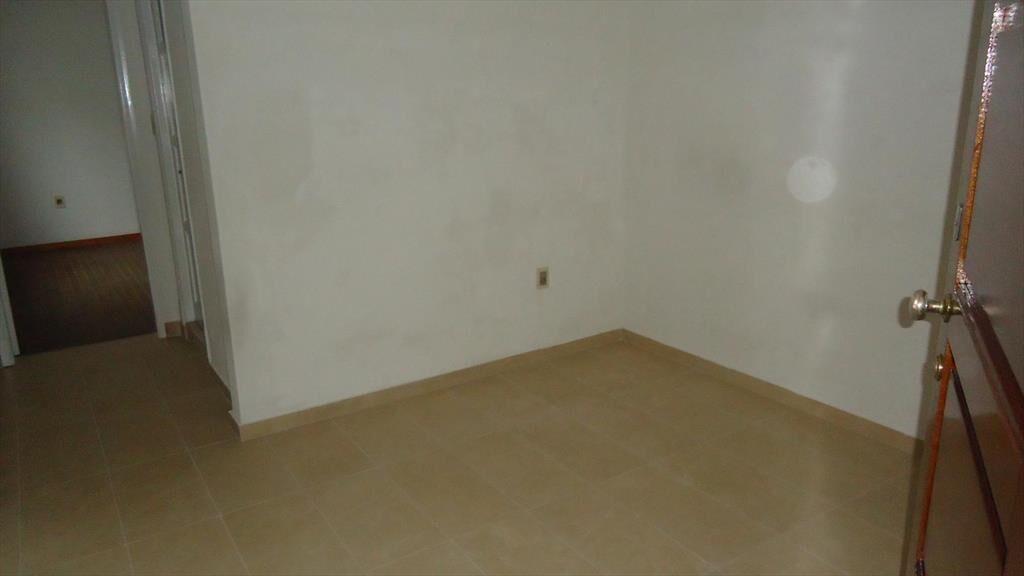 Apartamento, 1 dorm, interior, primer piso por escalera, pr