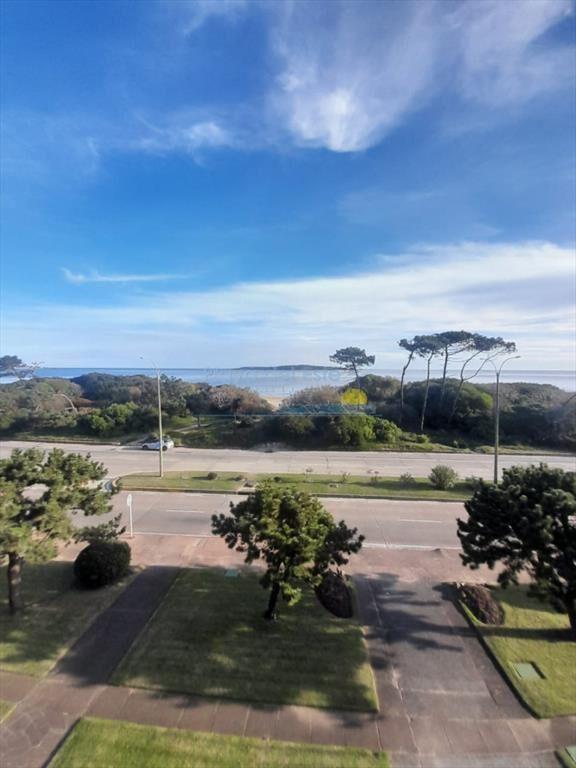 Apartamento en venta de 3 dormitorios en playa al