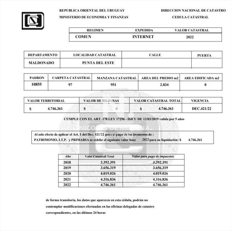 Terreno de gran superficie sobre la cancha de