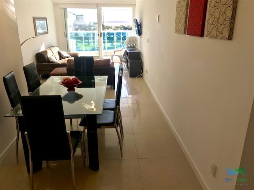 Apartamento en Alquiler a una cuadra del mar  en